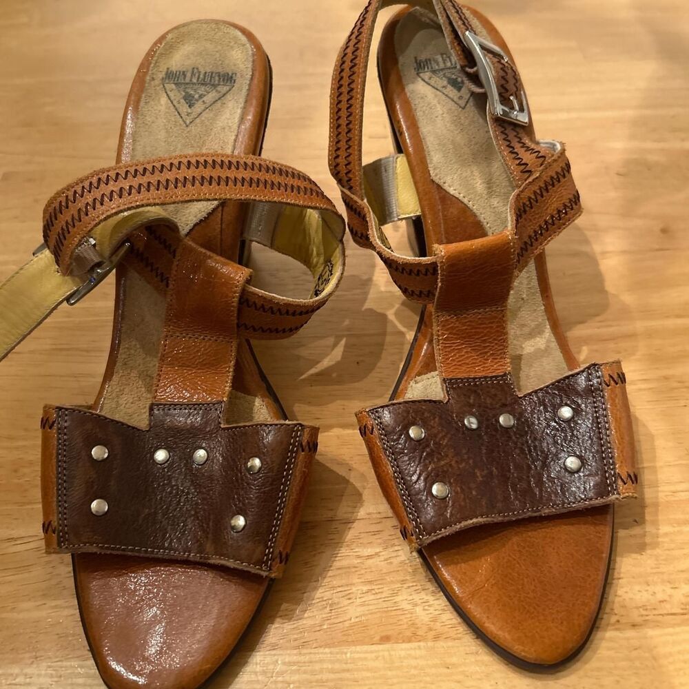 John-fluevog Women's Brown and Tan Sandals